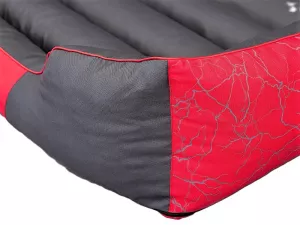 Pelíšek PRESTIGE červeno-šedý vzor blesky Cordura – detail švy