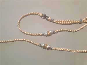 Výstavní vodítko - béžové, béžové kamínky KW shop